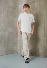 Puma X 8ENJAMIN GRAPHIC - Tricou cu imprimeu - white