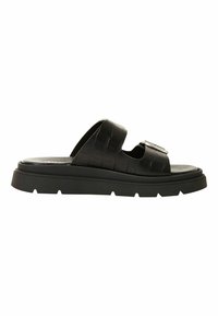 Svart sandal i konstläder med en texturerad krokodilsliknande mönstring, breda remmar och en kraftig svart sula med spårad detalj.