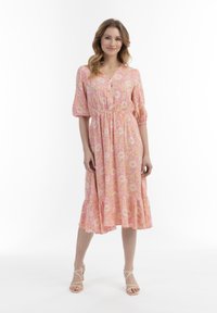 Blumenkleid in Midi-Länge in Rosa und Gelb mit V-Ausschnitt, Puffärmeln, elastischem Bund und gestuftem Saum. Aus leichtem Stoff gefertigt.