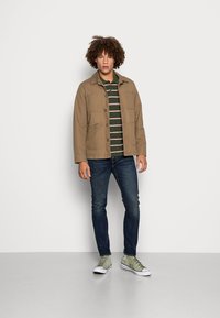 Levi's® Polo - grounded mossy green