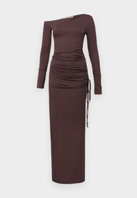 Langes, einärmliges, braunes Kleid aus weichem Stoff, mit einem gerafften Design und seitlichen Kordelzugdetails. Sanfte, enganliegende Silhouette.