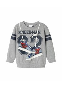 Felpa grigia per bambini con testo "SPIDER-MAN 62" e illustrazioni di sneaker blu attaccate, caratterizzate da facce di Spider-Man e motivi a ragnatela.