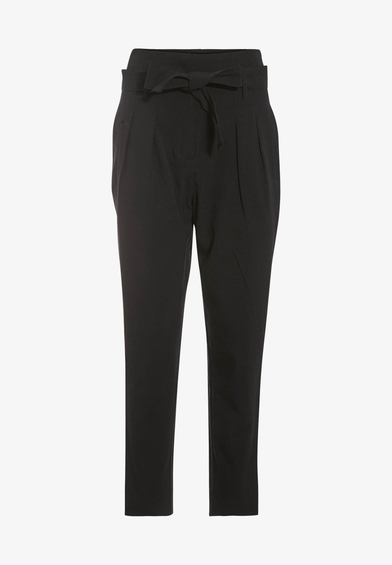 Pantalon noir taille haute, fuselé, avec plis sur le devant et ceinture en tissu nouée en noeud à la taille.