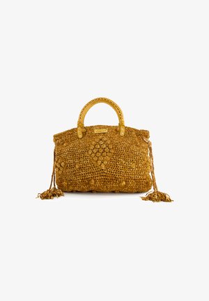 Sac à main en paille tissée de couleur jaune moutarde, doté d'une surface texturée, de poignées rondes, d'accents en frange et d'un motif central embossé.