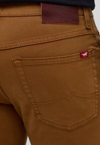 Mustang STYLE TRAMPER STRAIGHT - Stoffhose - rubber