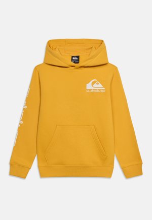 Felpa gialla con cappuccio, tasca frontale a marsupio e logo Quiksilver bianco sul petto e sulla manica sinistra.