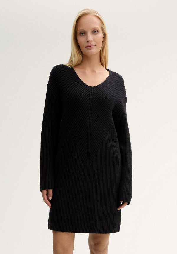 MIT V-AUSSCHNITT - Strickkleid