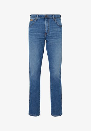 Kék farmernadrág egyenes szabással, öt zsebbel, gombos záródással és kontrasztos varrással a varrások mentén. Simább textúra, közepes derék.