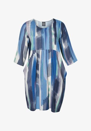 Blauwe tuniekjurk met een patroon, driekwart mouwen, geplooid ontwerp, zakken en een abstract, textuurpatroon in tinten blauw en groen.