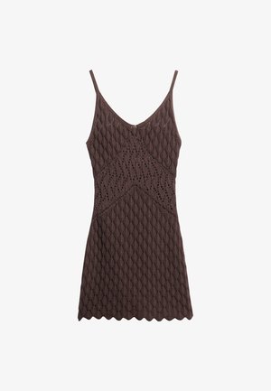Brun strikket camisole med V-hals, prydet med et diamantmønster og scallop-kant, designet med tynde justerbare stropper.
