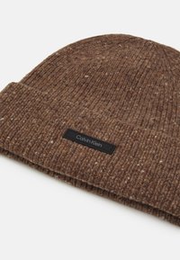 Calvin Klein BEANIE UNISEX - Lue - mottled brown