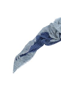 Sciarpa blu navy con motivi circolari bianchi e sottili strisce bianche. Tessuto leggero con bordi sfrangiati, che mette in mostra un design texture.