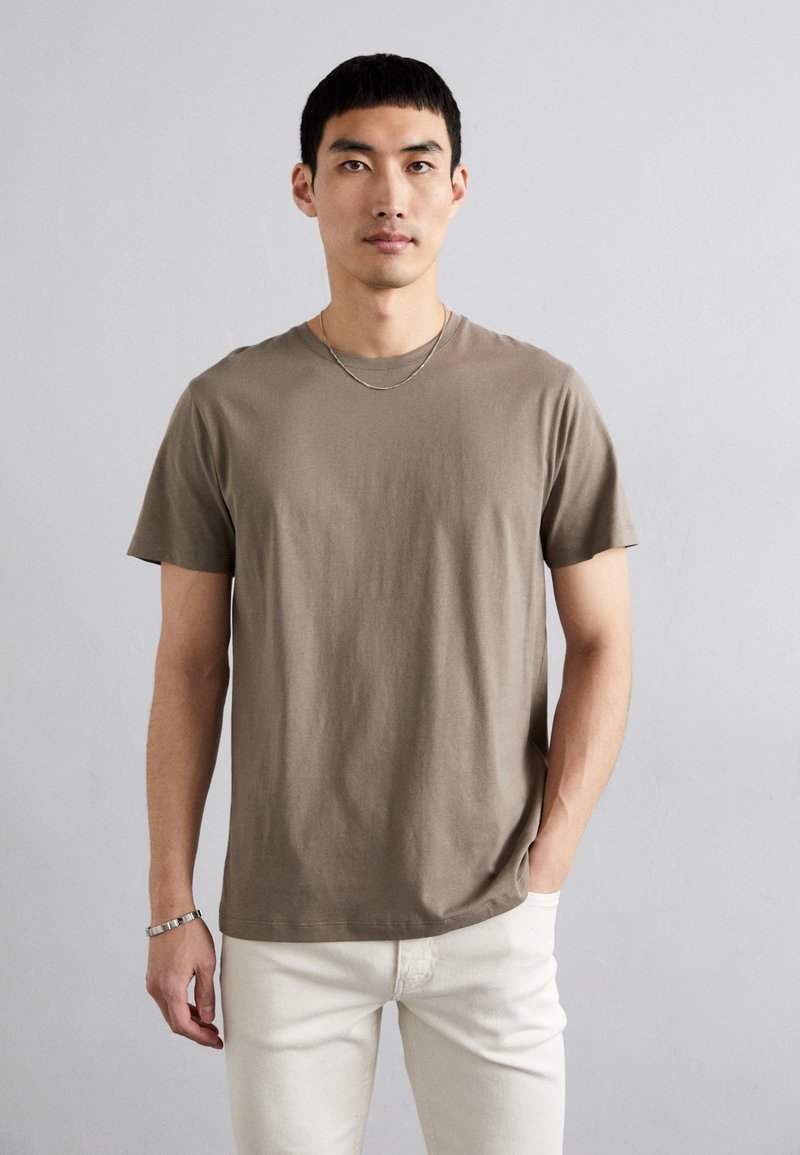 J.LINDEBERG - SID - T-shirts basic - walnut, Forstør