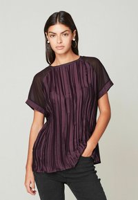 Next PLISSÉ SHORT SLEEVE STANDARD - Bluse - plum purple