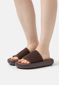 GANT STAYLA - Mules - chocolate