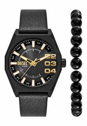 Sechseckige schwarze Diesel-Armbanduhr mit goldenen Stundenmarkierungen und den Zahlen 02, 03, 04, kombiniert mit einem schwarzen Perlenarmband.