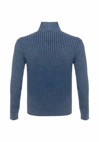 Geribbeld blauwe trui met een hoge hals, voorzien van lange mouwen en een aansluitend ontwerp. De textuur is zacht en uniform door het geheel.