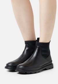 Camper BRUTUS - Nilkkurit - black