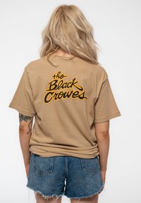 Paradiso Clothing THE BLACK CROWES CROWE MAFIA - Print T-shirt - sand