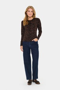 Brown leopard print long-sleeve top paired with dark blue wide-leg jeans. The top features a round neckline and slight texture. Brown shoes complete the look.