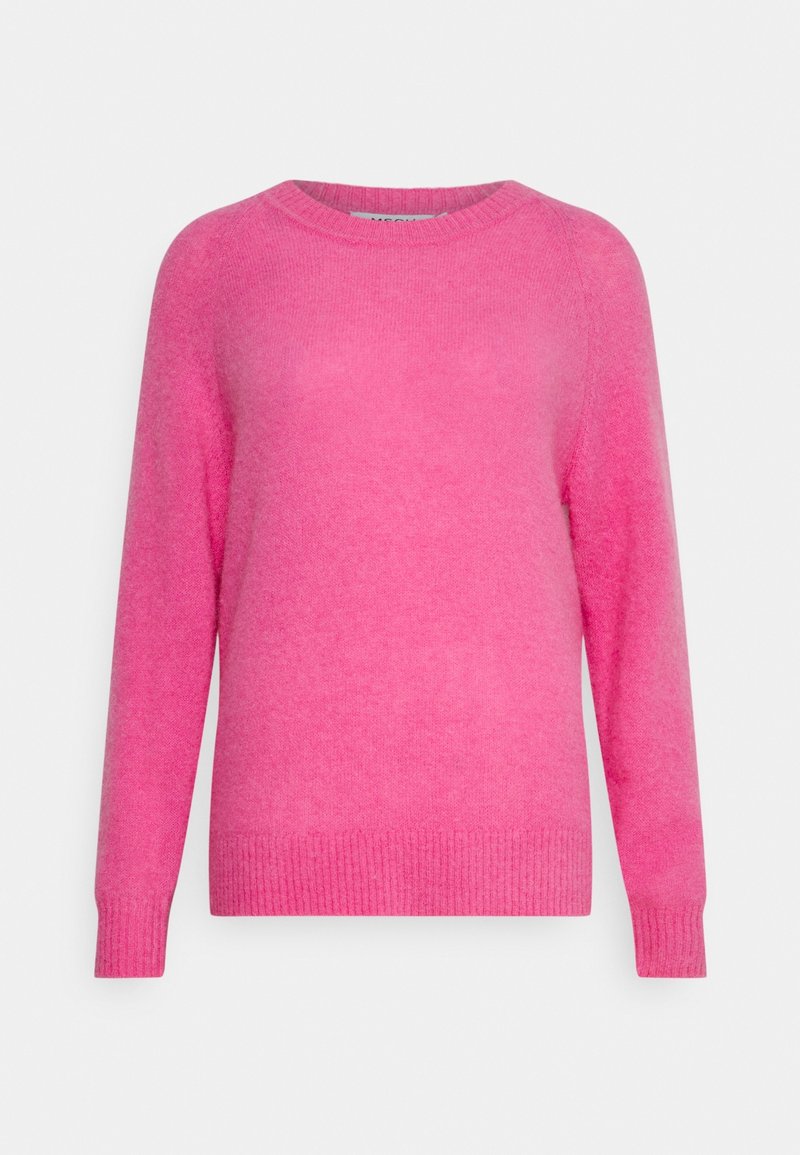 Pull rose vif à manches longues avec col rond, poignets et ourlet côtelés, présenté sur un fond blanc uni.