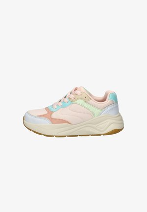 Lavskoet sneaker med pastelrosa, blå, grønne og hvide paneler, snørelukning og chunky beige sål med gummiydersål på hvid baggrund.