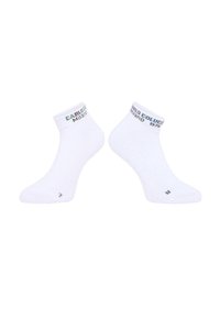 Weiße Knöchelsocken mit einer gerippten Struktur und einem farbenfrohen Markenlogo "CARLO COLUCCI MILANO" am Bündchen. Verstärkte Zehen- und Fersendetails.