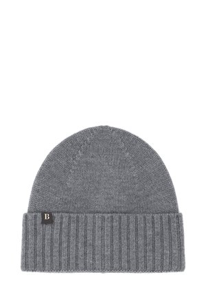 Gorro de punto gris con puño acanalado, que presenta una sutil etiqueta con el logo. La textura es suave y sin adornos, con una forma clásica.