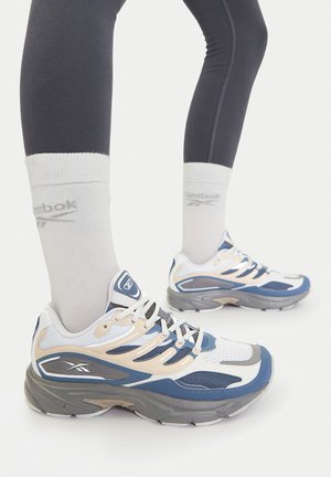 - Obuwie do biegania Turystyka