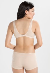 Hanro SEAMLESS SHORTLEG - Boxerky - skin