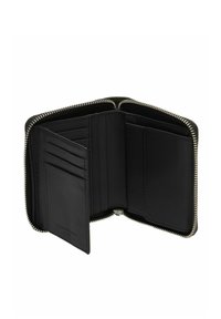 Czarny skórzany portfel z zamkiem błyskawicznym, wyposażony w wiele przegródek na karty i gładkie wnętrze. Teksturowana powierzchnia z elementami w kolorze srebrnym.