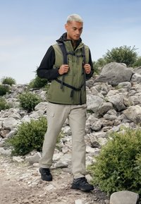 Helly Hansen ESCAPE INS VEST - Chaleco - green