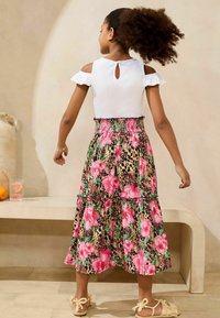 Lipsy Trikotaažkleit - white leopard print cold shoulder