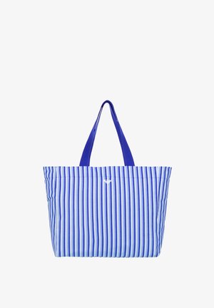 Pruhovaná taška na rameno v modro-bílé barvě, vyrobená z textilu. Obsahuje dvě modré ucha a logo na přední straně.