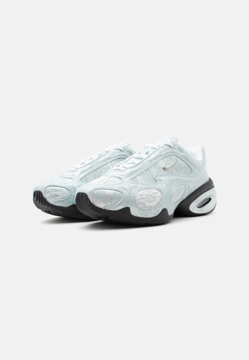 Nike Sportswear AIR MAX MUSE - Tenisky - white/metallic silver-coloured/black