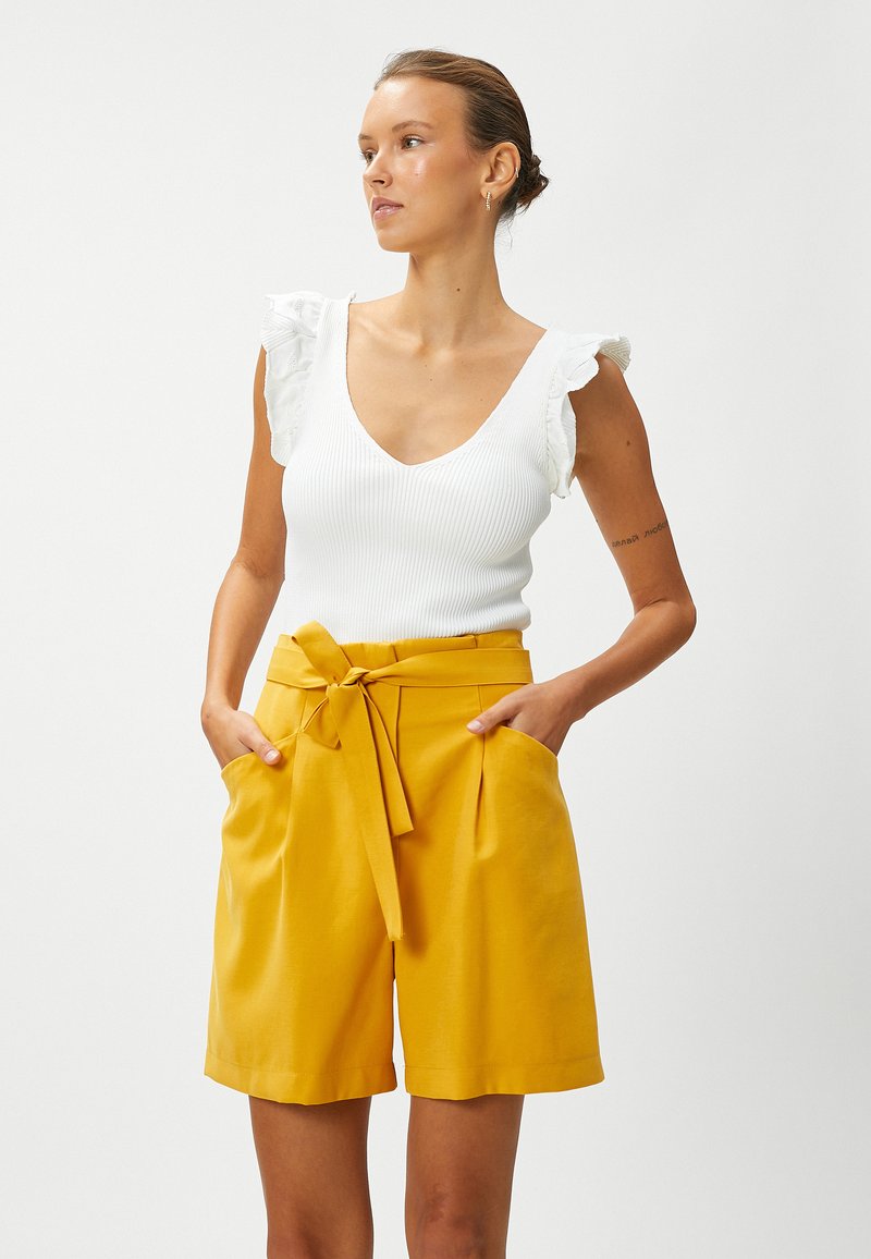 Palmer belted shorts - Mustard