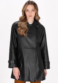 DreiMaster Korte frakker - black