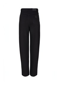 Zwarte broek met een rechte pijp, gemaakt van gladde stof. Beschikt over twee achterzakken en een tailleband. Minimalistische esthetiek, geen patronen.