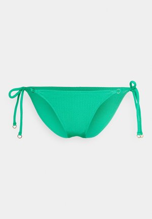 Zielony dół bikini z teksturowanej tkaniny, z regulowanymi bocznymi trokami i złotymi akcentami. Klasyczny design kostiumu kąpielowego.