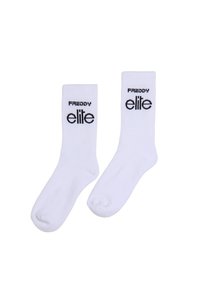 Calcetines de algodón blancos con textura acanalada, que presentan los logotipos en negro "FREDDY" y "elite". De longitud hasta el tobillo y con un diseño de punta redondeada.