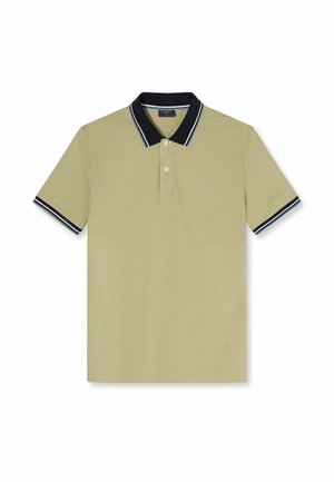 Helles olivgrünes Polohemd mit kurzen Ärmeln, schwarzem Kragen und schwarzen Ärmelsäumen mit weißen und blauen Streifen, Zwei-Knopf-Leiste.