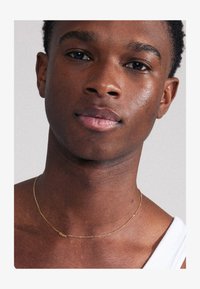 Valgt, gold-coloured