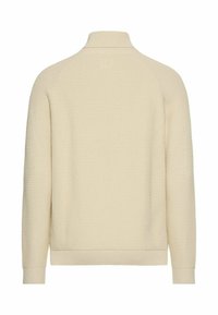 Beige Strickpullover mit hohem Kragen, Raglanärmel und strukturiertem Waffelmuster. Gerippte Bündchen und Saum für eine enge Passform.