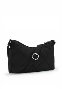 Borsa nera trapuntata con forma curva, dotata di chiusura con zip e tracolla staccabile. Superficie testurizzata con un evidente motivo a rombi.