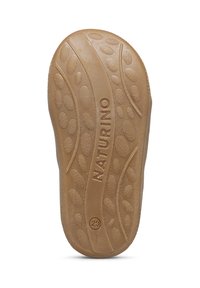 Suola in gomma con superficie testurizzata. Presenta motivi circolari e ovali, il marchio impresso "NATURINO" e l'indicazione della taglia "20."