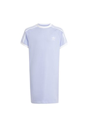 Jasnofioletowa sukienka-tunika Adidas z białym okrągłym kołnierzem, ściągaczami na rękawach, trzema białymi paskami na ramionach i małym logo na piersi.