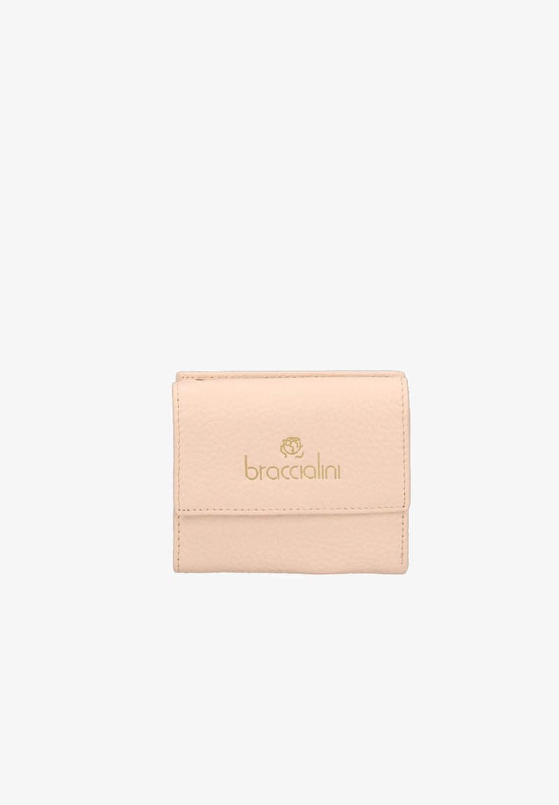Portefeuille en cuir pêche avec une finition texturée et un logo en relief sur le devant. Il présente un design à rabat et des lignes épurées et minimalistes.