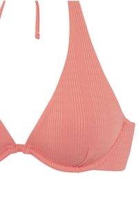 Rosa geripptes Triangel-Bikinioberteil mit dünnen verstellbaren Trägern, das eine glatte Textur und einen V-förmigen Ausschnitt aufweist.