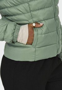 ONLY ONLTAHOE HOOD JACKET - Übergangsjacke - hedge green