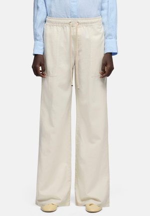 7 for all mankind 7 FOR ALL MANKIND WIDE LEG FIT PANTS UTILITY PULL ON WIDE LEG - Stoffhose - white